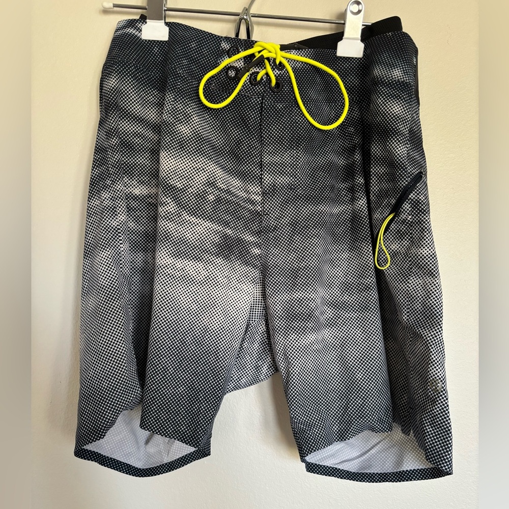 Lululemon current state board shorts
